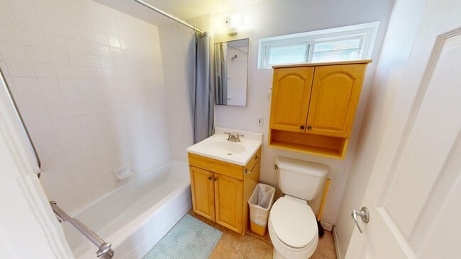 Building Photo - Charming One-Bedroom Backhouse in the cent...