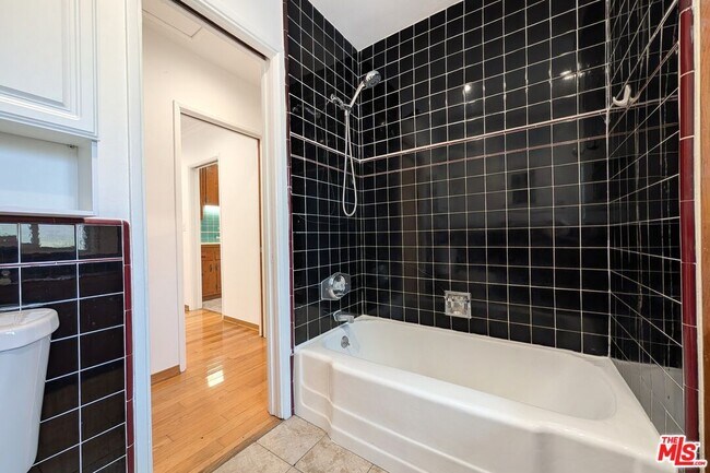 Building Photo - 601 9th St