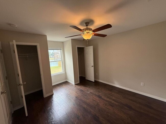 Building Photo - Three Bedroom Two Bath - Foley