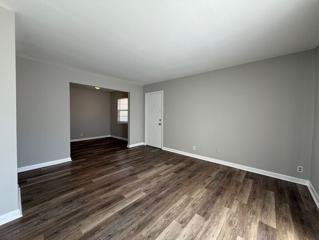 Building Photo - Adorable Apartment in Southern Hills Condo's!