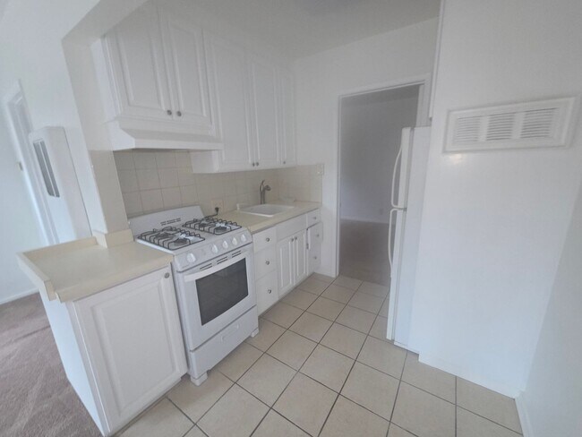 Building Photo - Small Cozy 1 Bedroom 1 Bath in Central Ojai