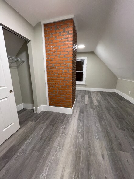 Building Photo - 1715 Kinney Ave