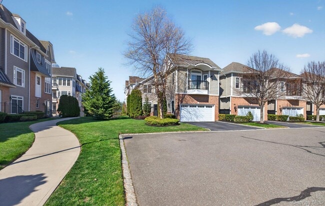 Building Photo - 702 Equestrian Way