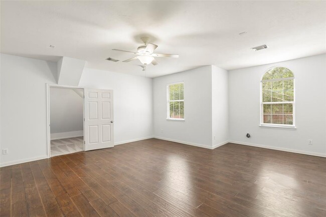 Building Photo - 2111 Blue Water Bay Dr