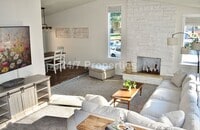 Building Photo - Comfortable Living with a Generous Yard in Gladstone