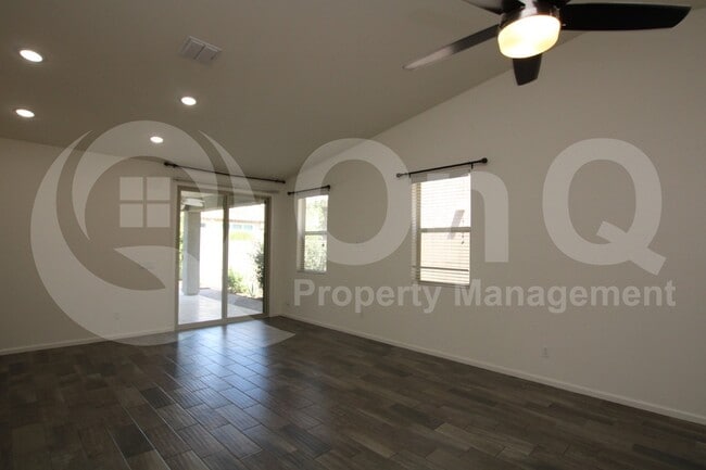 Building Photo - 5420 W Desert Hollow Dr