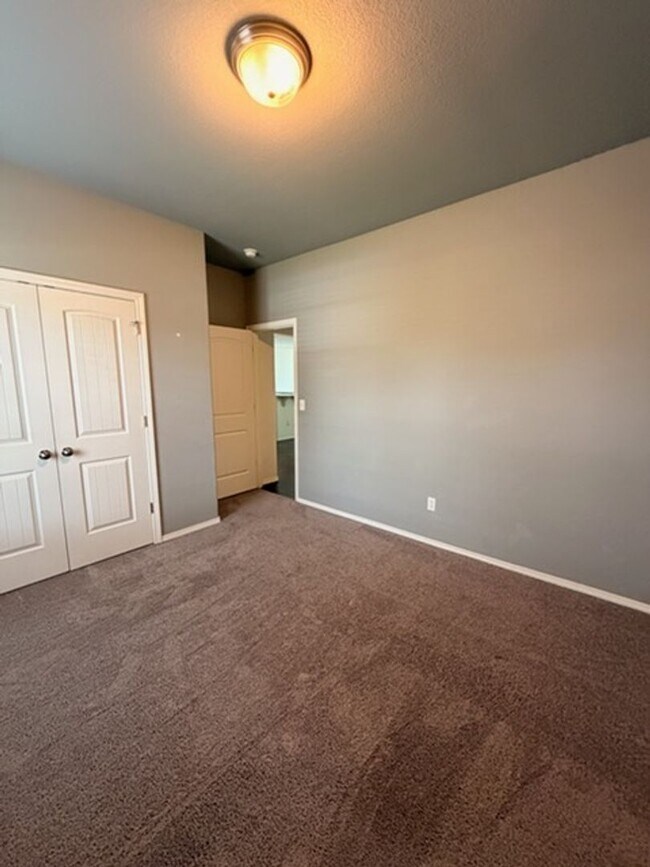 Building Photo - Beautiful 3BR/2BA House in Centerton with 2-Car Garage