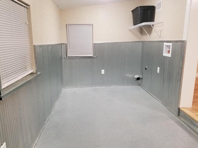 Primary Photo - 504 E Central Ave