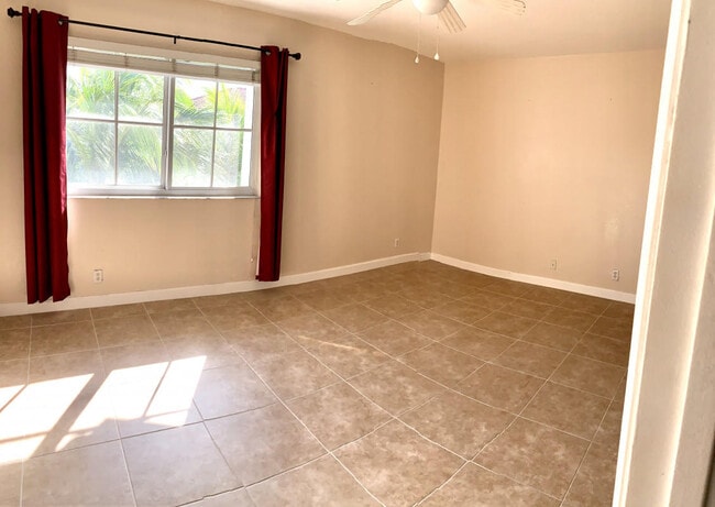 Building Photo - 421 Bayfront Dr