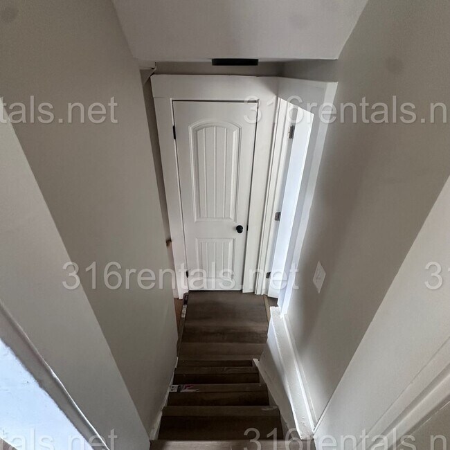 Building Photo - 420 S Osage St