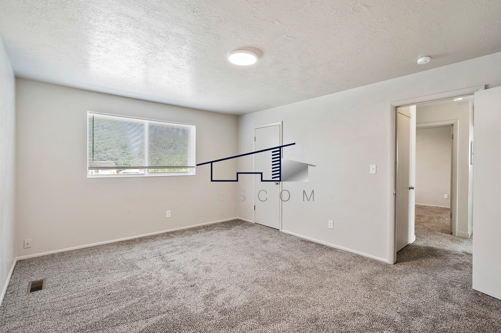 Building Photo - 221 N Pingree Ave