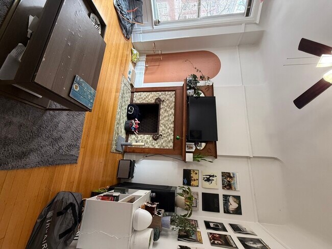 Building Photo - 12 W Chestnut St