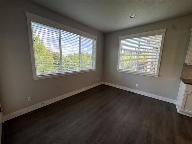 Building Photo - 6566 NE Rainsong Ln