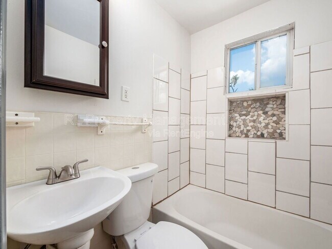 Building Photo - 439 Eldridge Ave