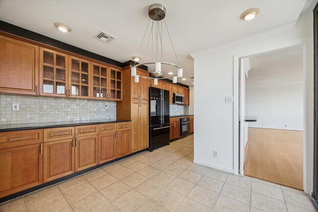 Building Photo - 49 Briar Hollow Ln