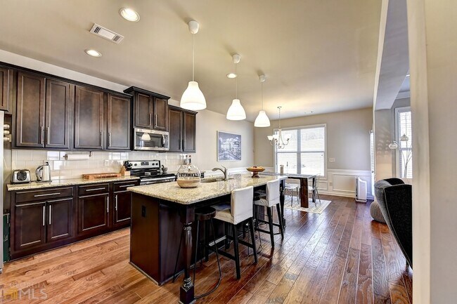 Building Photo - 2245 Black Pebble Cir