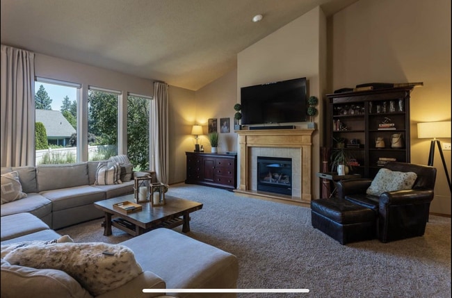 Building Photo - $4,500 - 4 Bed / 3 Bath Stunning Single Family Home in South Hill