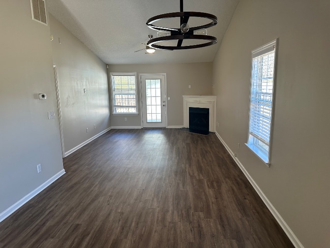 Building Photo - 1633 Summerwoods Cir