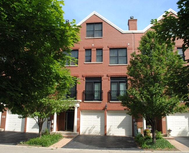 Building Photo - 1802 Admiral Ct