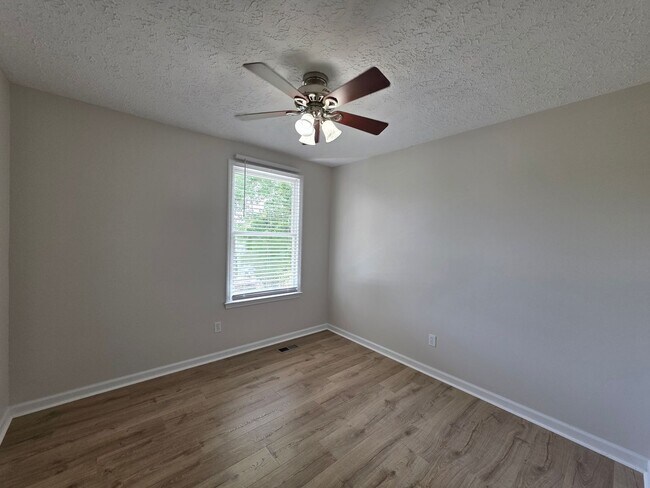 Building Photo - One Level 3bd/2ba home in Mt Juliet