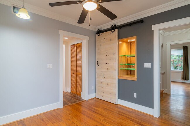 Building Photo - FOR RENT in LAKE BOTTOM! Available Now!