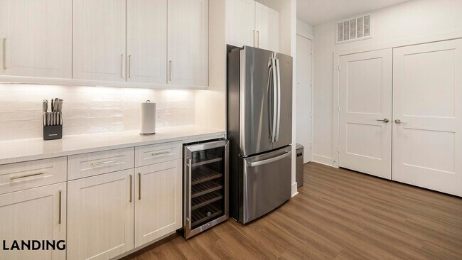 Building Photo - 108 N US Hwy 377