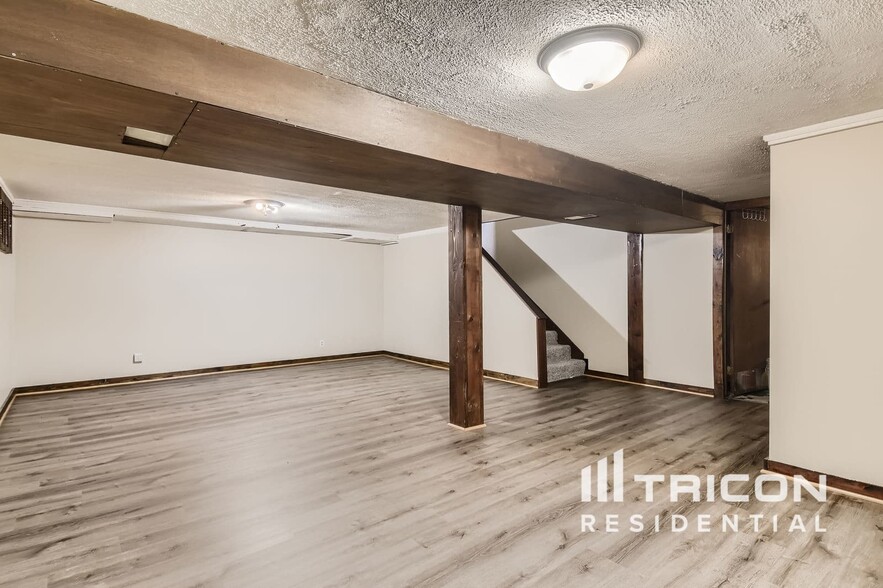 Building Photo - 3327 D Hutchinson