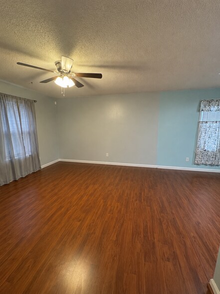 Living Room - 1006 Tuscaloosa St