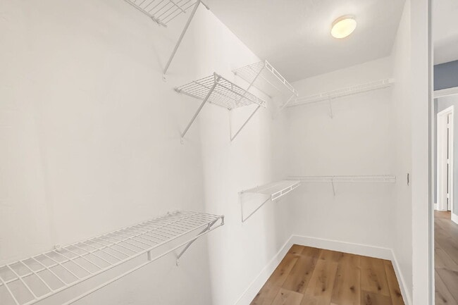 Building Photo - 2422 E Olivine Rd