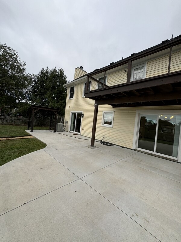 Building Photo - 3021 Glastonbury Dr