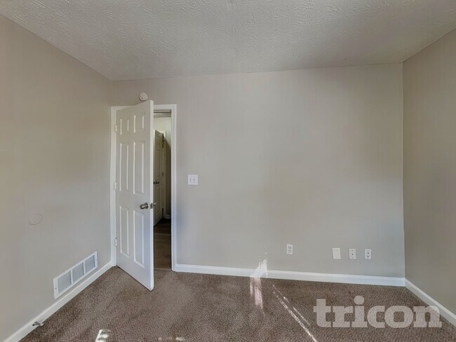 Building Photo - 235 Princeton Way