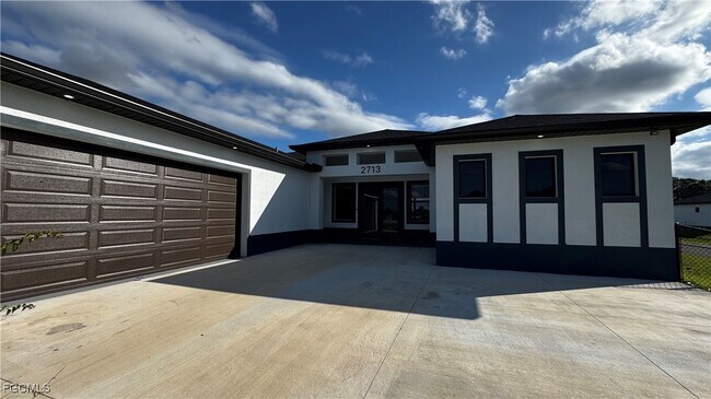 Primary Photo - 2713 17th St SW