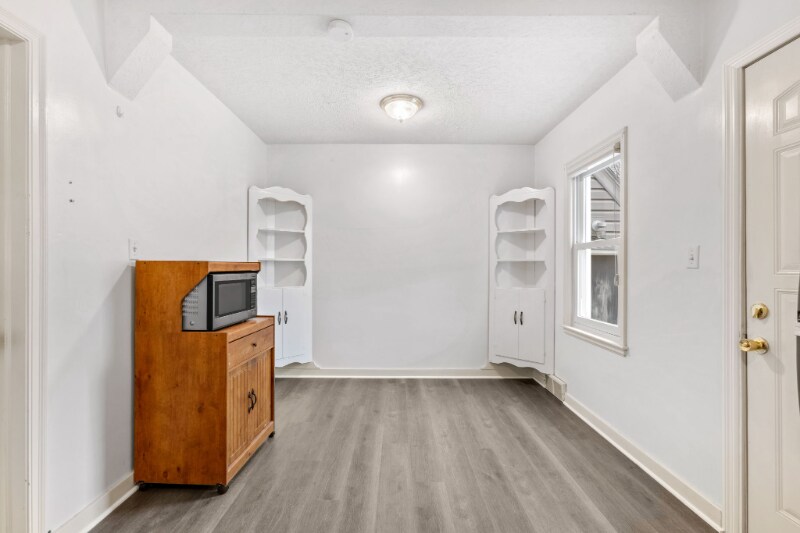 Building Photo - 1936 N Park Ave