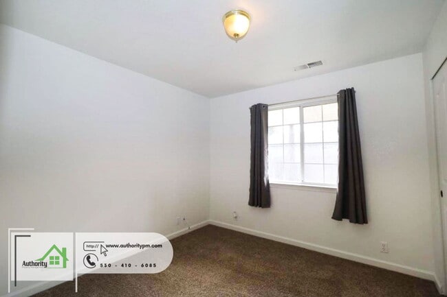 Building Photo - 2875 Reservoir Ln