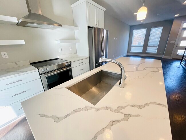 Building Photo - 418 Southend Crossing Ln