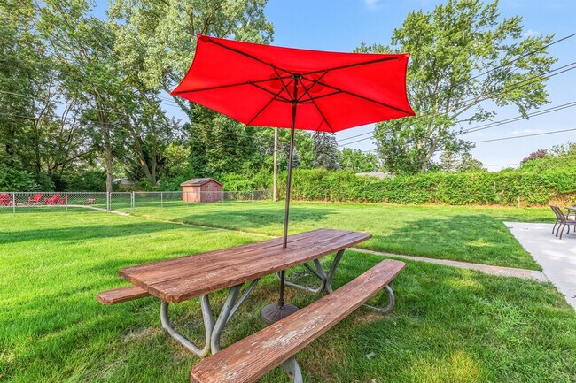 Building Photo - 8254 Mary Ann Ave