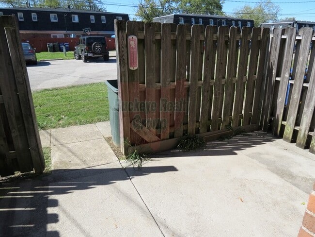 Building Photo - 1147 Mccarley Dr E Columbus, OH 43228