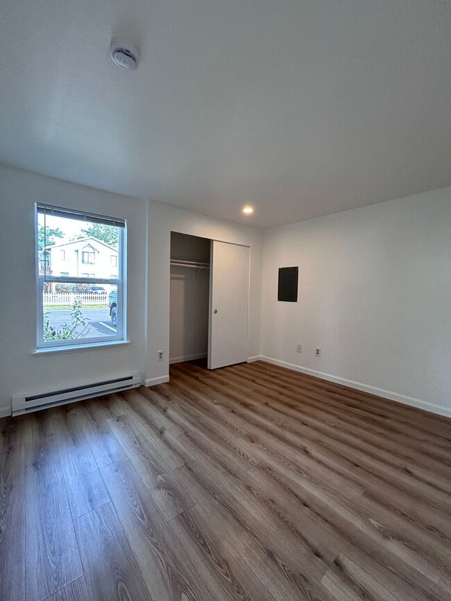 Building Photo - 2 Bed 1 Bath in heart of Bellingham Receive a $250 Amazon gift card upon move in!!