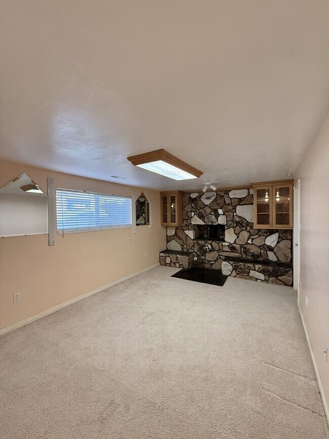 Building Photo - Charming 4-Bedroom Home in the Heart of Ce...