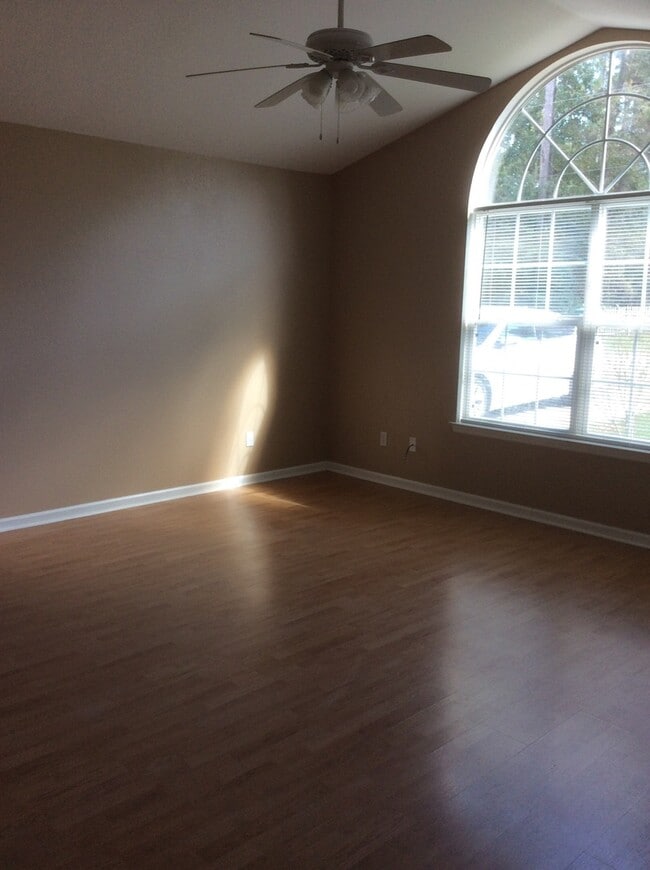 Building Photo - 3 Br House for Rent with Carport and Shed