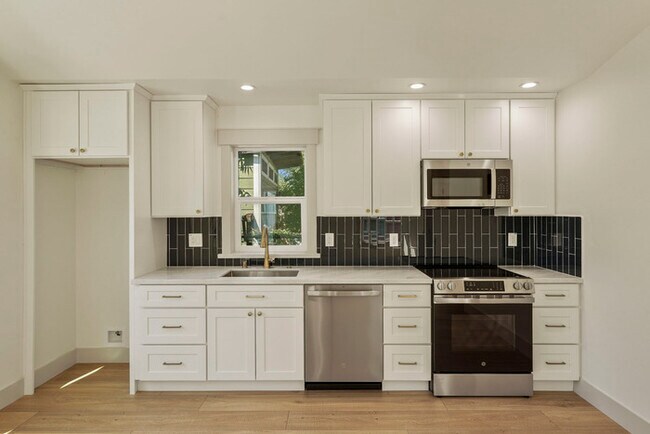 Building Photo - Beautiful 2 bedroom 1 bathroom New Build Close to UC Davis and McGeorge Law School