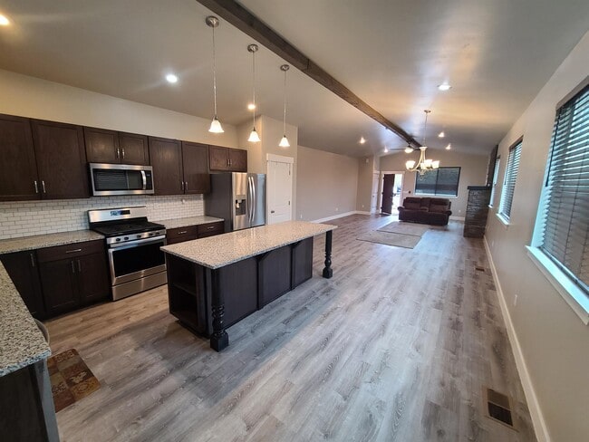 Building Photo - 16680 Cabin Lake Ln