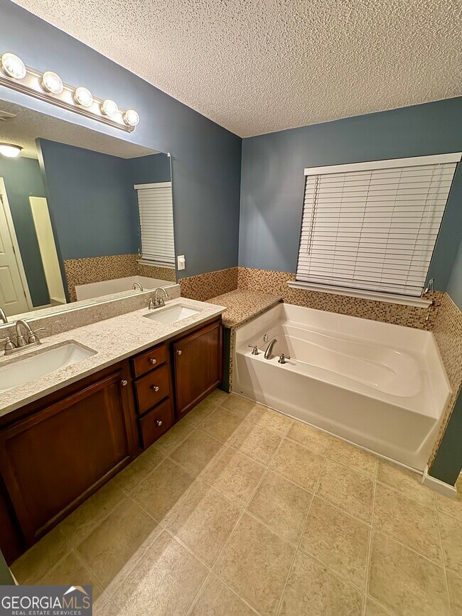 Building Photo - 322 Clover Brook Dr