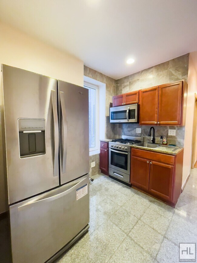 Building Photo - HURON STREET / Greenpoint Brooklyn / Spaci...