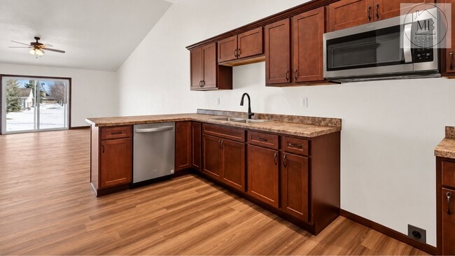 Building Photo - 837 Killarny Trail