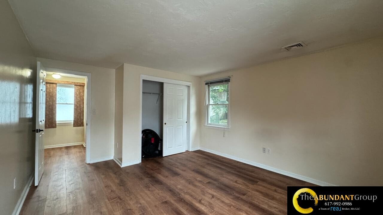 Building Photo - 118 Montclair Ave