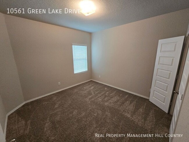 Building Photo - 10561 Grn Lk Dr