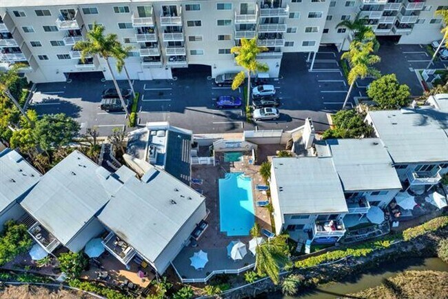Building Photo - 1 Bed/1 Bath Crown Point Condo with Bay Views