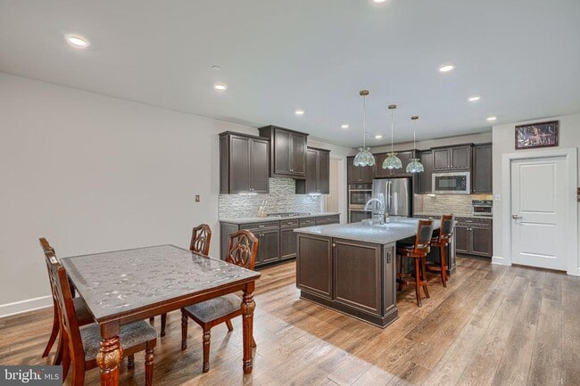 Building Photo - 7142 Starmount Ct