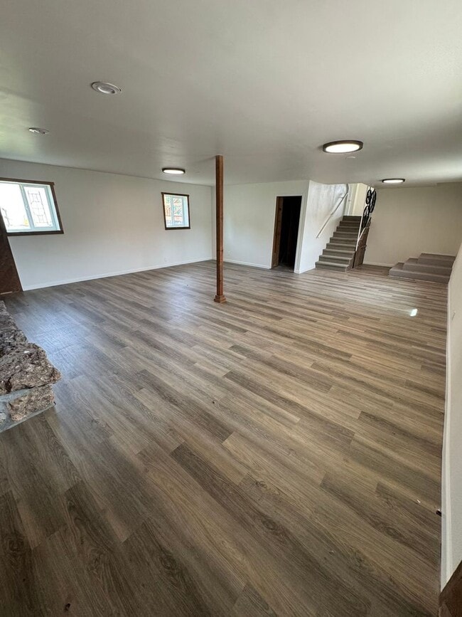Building Photo - 4 Bedroom 2 Bath - Quiet country Property